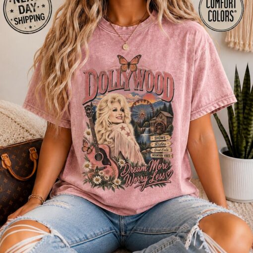 Dollywood Dolly Parton Retro Tour T-Shirt | Dream More