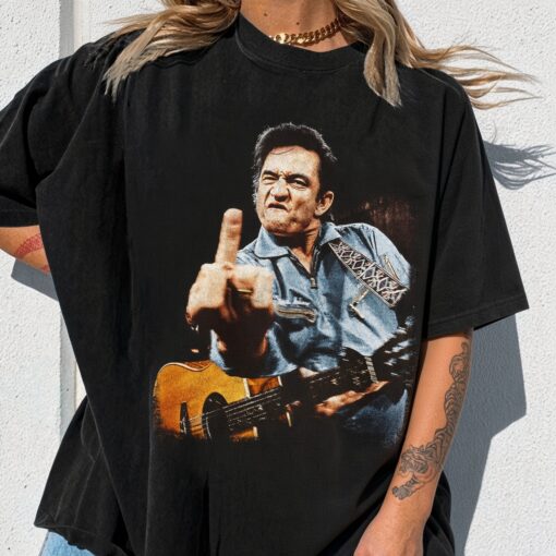 [FREESHIP US] Johnny Cash Flippin' the Bird T-Shirt: Outlaw Country Music Shirt
